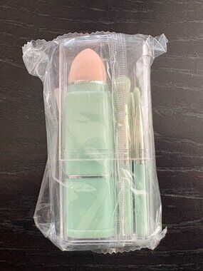 NEW Blue Amazon Fashion Portable Makeup Brush Set Foundation Eye Shadow 8 PC